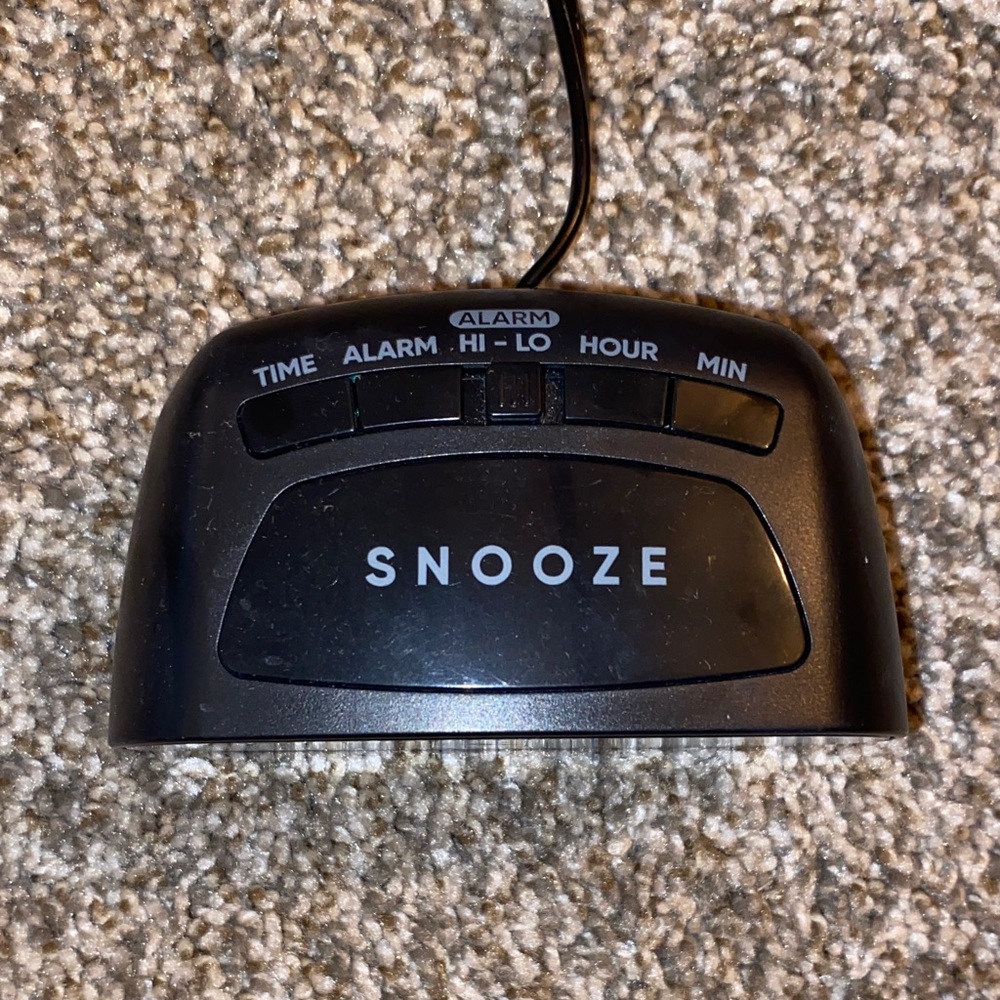🏠 Westclox Black Digital Alarm Clock with Snooze - Picture 2 of 2